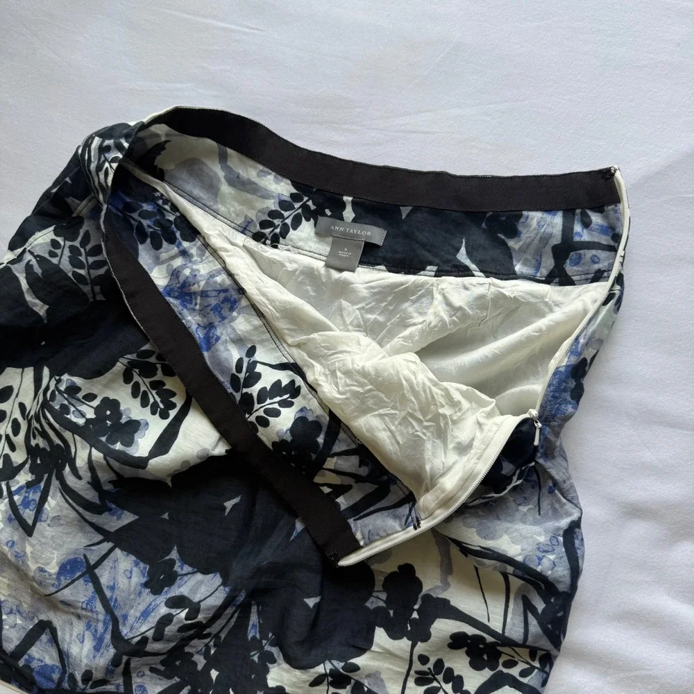 Ann Taylor Abstract Floral Pleated Mini Skirt Lined Size‎ 6 Side Pockets